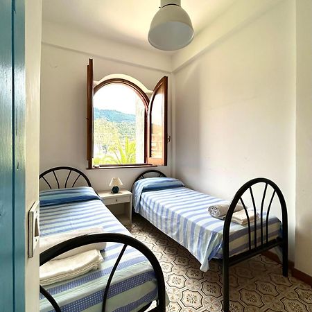 Vista Mare Su Tre Piani Con Giardino Villa Falerna Buitenkant foto