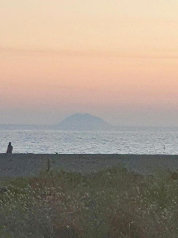 Vista Mare Su Tre Piani Con Giardino Villa Falerna Buitenkant foto